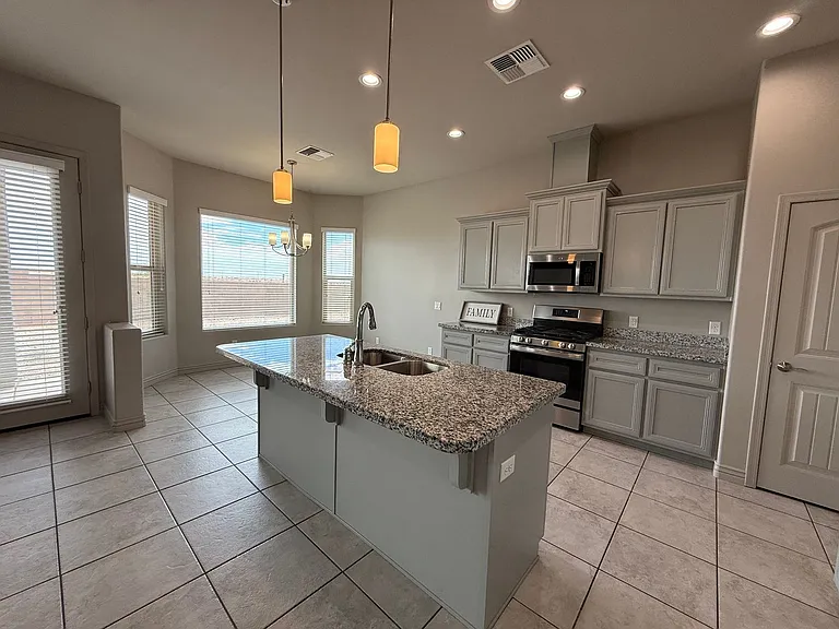 10156 E 39th Ln — Photo 9