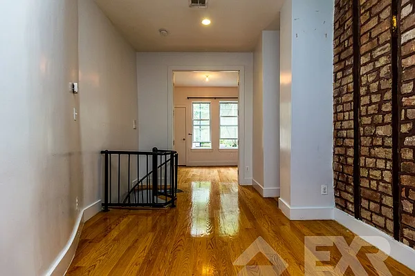 Rented by EXR | media 13