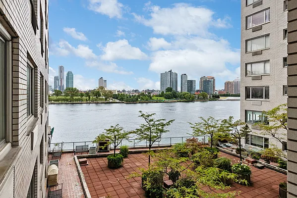 Sold by Compass | media 2