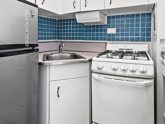 5th image of 230 3rd Ave #6C