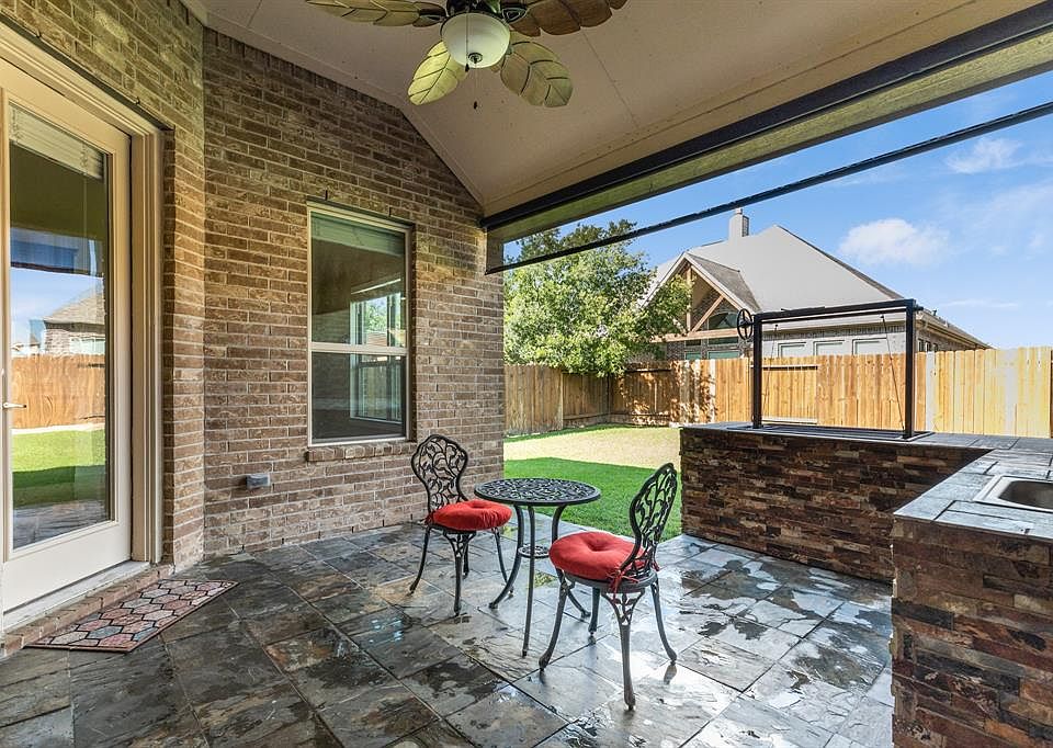 1st image of 307 W Fork Dr