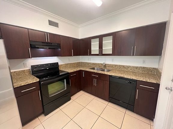 2nd image of 2536 Van Buren St APT 3B