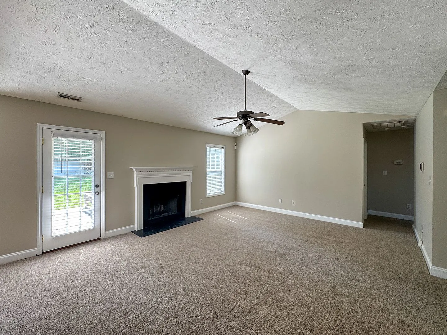 3 Bed 2 Bath Home Plus Bonus Room — Photo 4