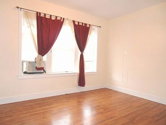 4th image of 5 Romaine Pl APT 2