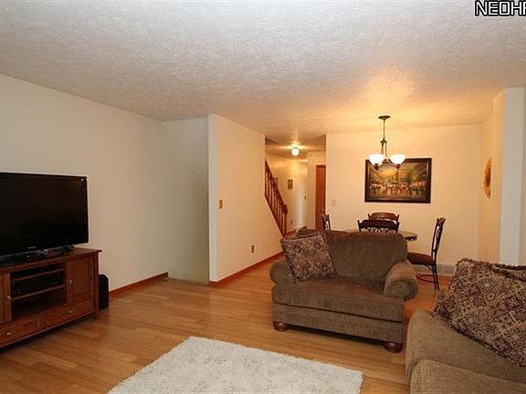 4th image of 2413 Bunker Ln APT C