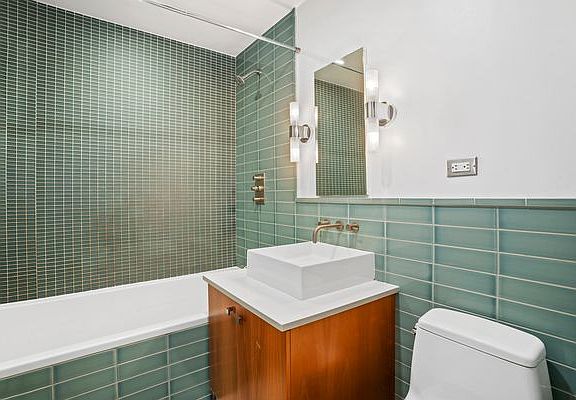 5th image of 154 Attorney St APT 201