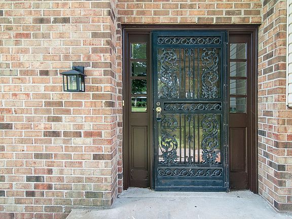 4th image of 993 Windrowe Dr