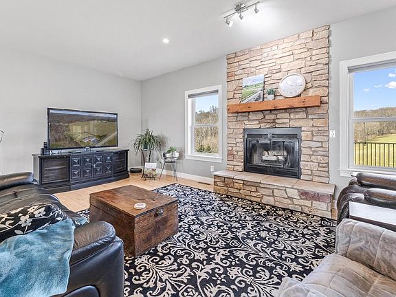 4th image of 17531 Hemlock ROAD