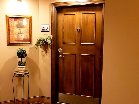 4th image of 500 Greenhaven Dr APT 210