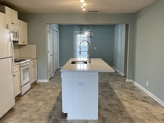 4th image of 341 Indian Park Dr