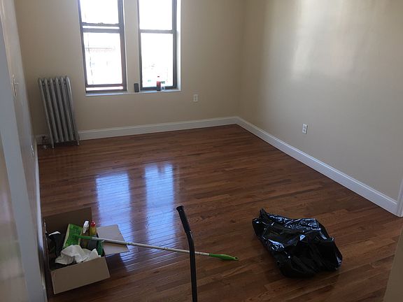 4th image of 3106 42nd St #19