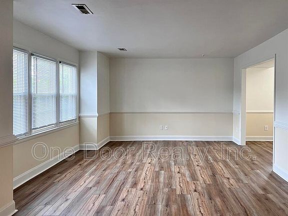 3rd image of 168 Sheppard Dr