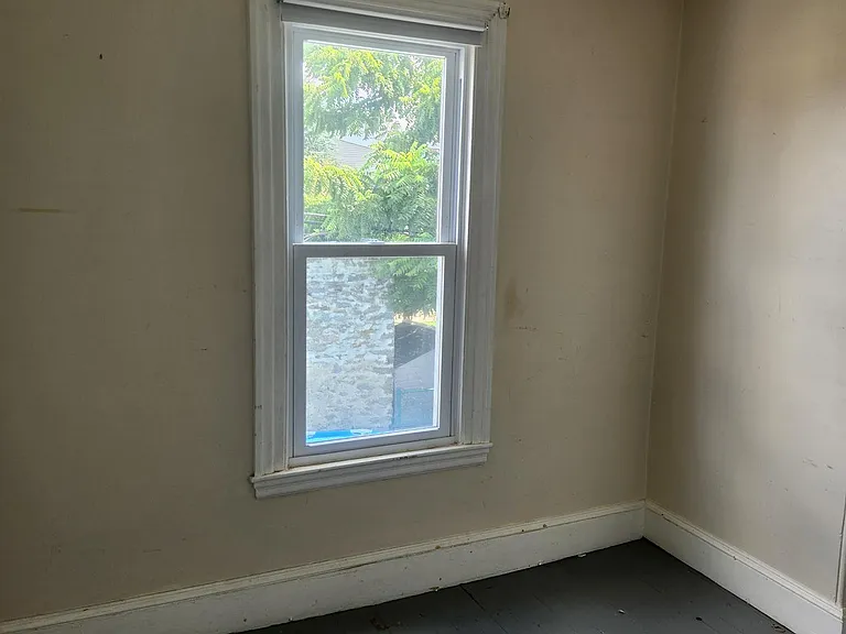 535 Green Ln — Photo 7