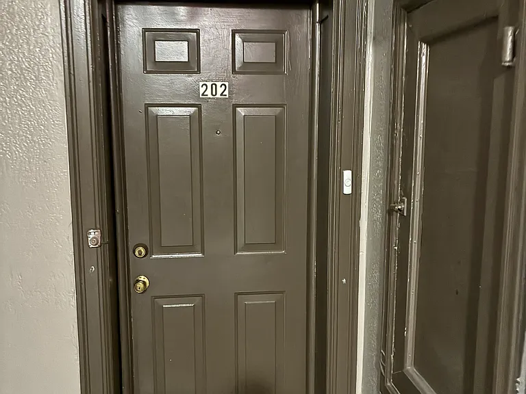 158 W 33rd St #3 — Photo 9