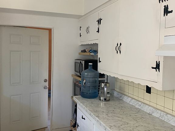 3rd image of 1920 W Washington Ave