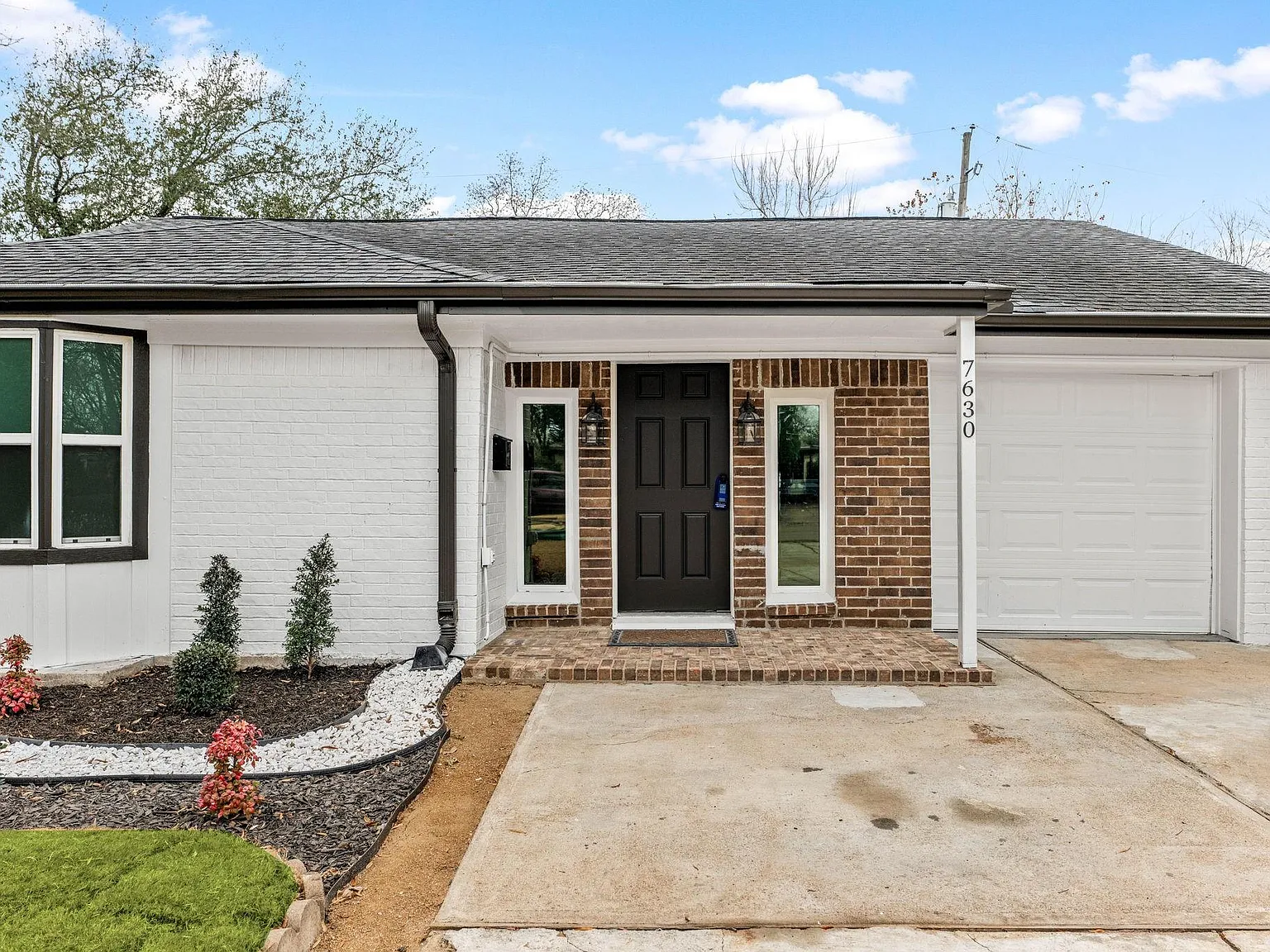 3 bed, 1.5 bath, 1264 sqft, $1,850 — Photo 2
