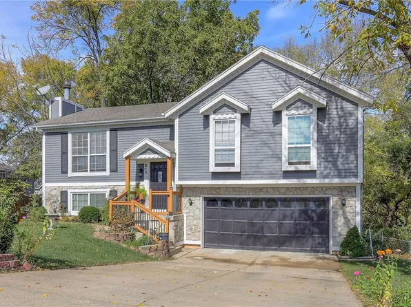 812 E Whitney St, Olathe, KS 66061