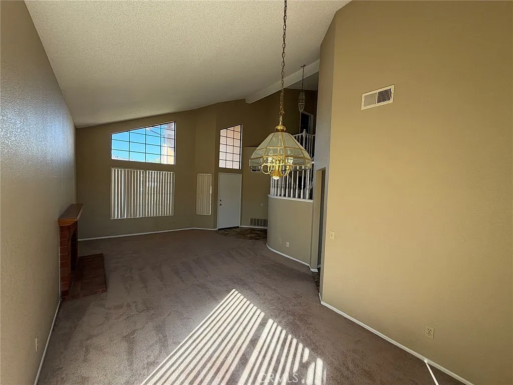 4 bed, 2219 sqft, $3,295 — Photo 4