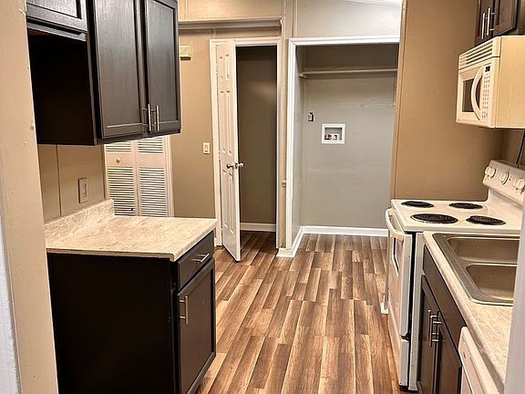 4th image of 4094 Nashville Dr