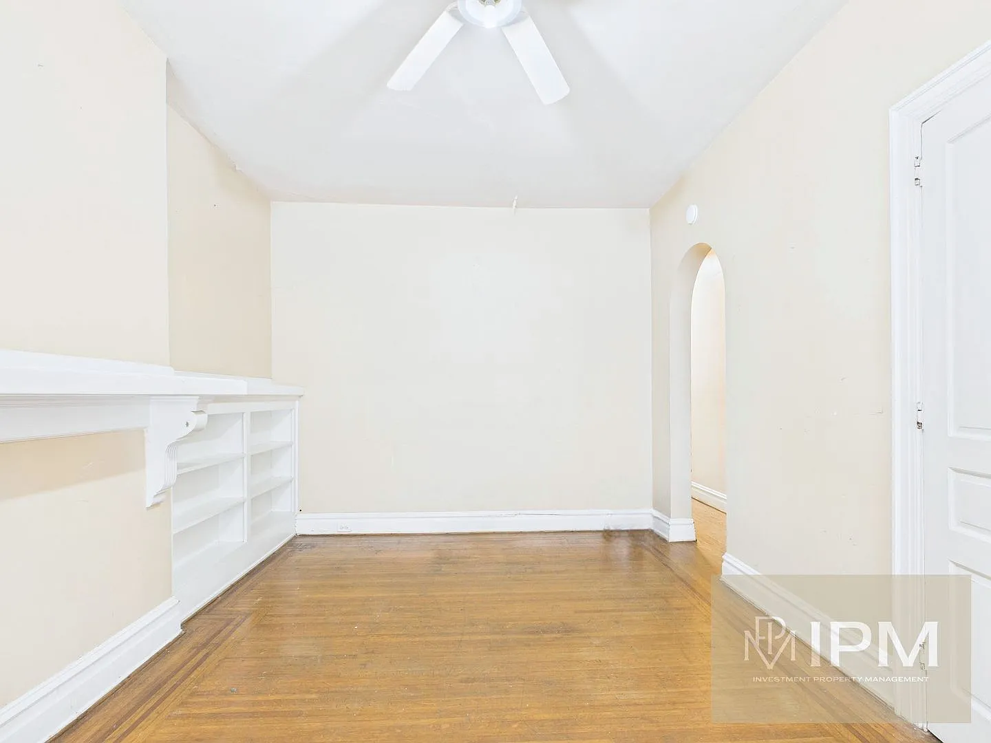 515 W King St — Photo 2