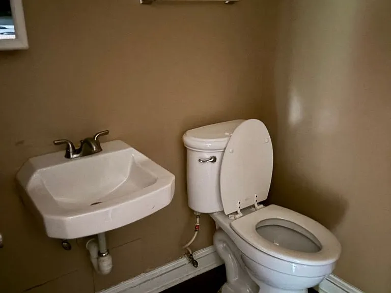 1900 Lyle Dr — Photo 15