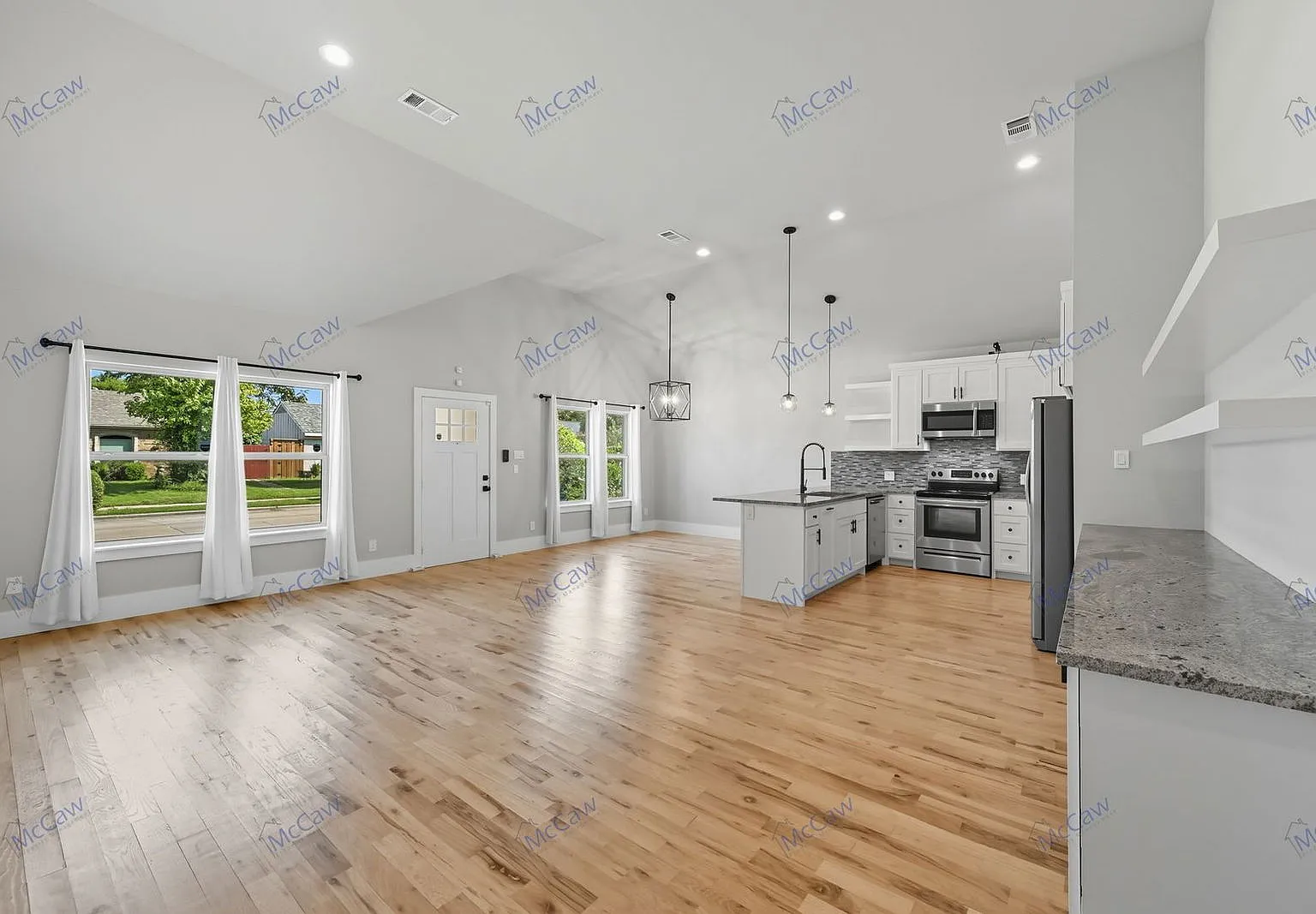 4 bed, 2.0 bath, 1773 sqft, $2,350 — Photo 4