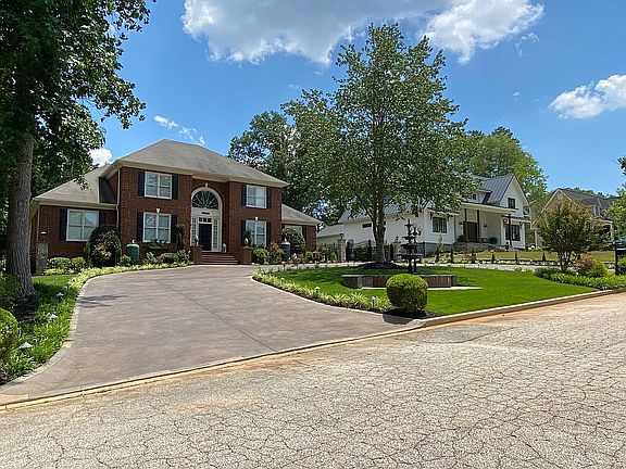 4th image of 16 Country Squire Ct