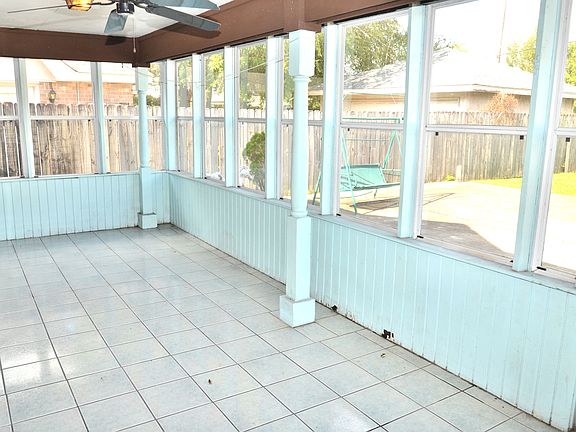 4th image of 12 Yellowstone Dr