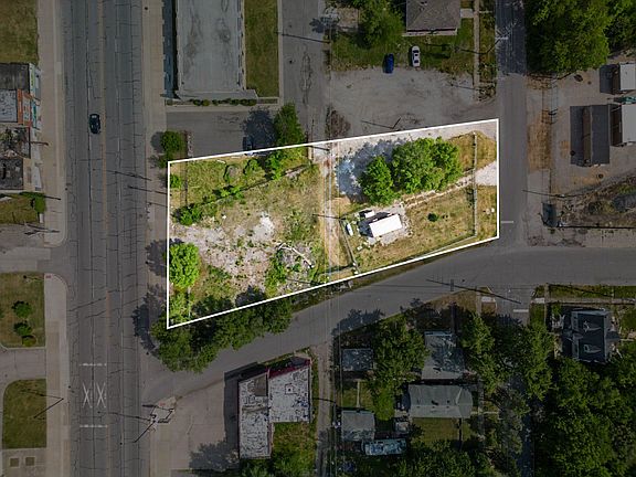 2nd image of 3989 Broadway