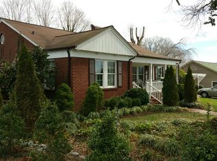 405 Mountain View St SW, Lenoir, NC 28645