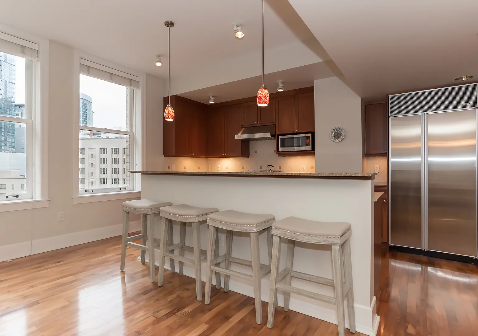 1 bed, 883 sqft, $3,200 — Photo 2