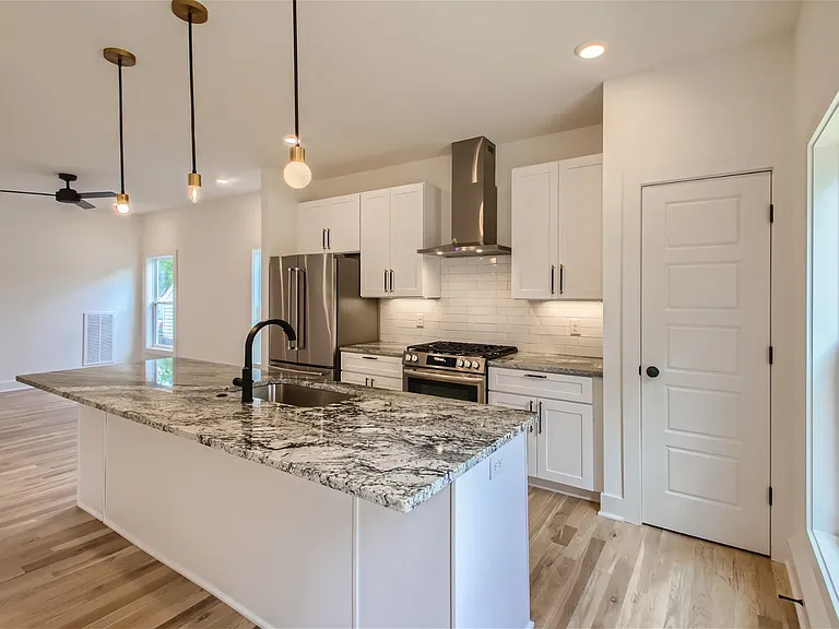 428B W Bend St — Photo 11