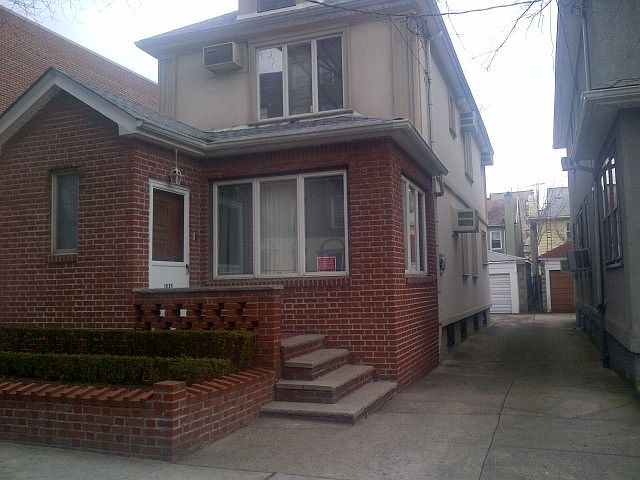 1st image of 1835 E 18th St