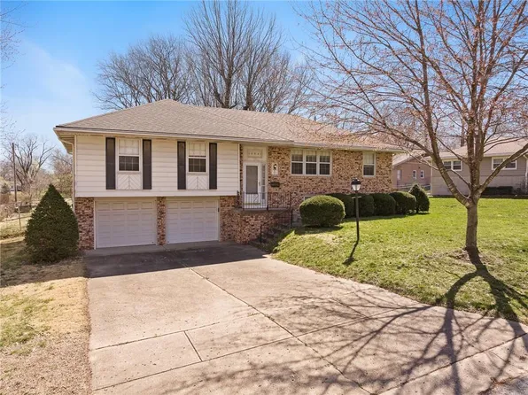 10901 Elmwood Dr, Kansas City, MO 64137