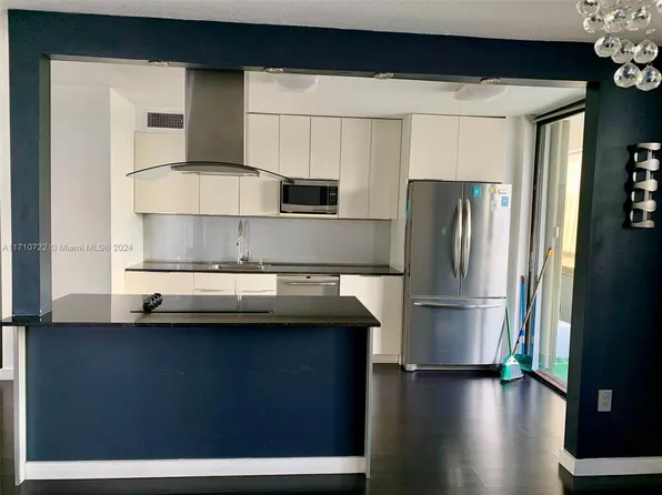 7300 Wayne Ave APT 420, Miami Beach, FL 33141
