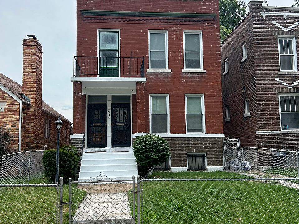 1st image of 4252 Clarence Ave #4252