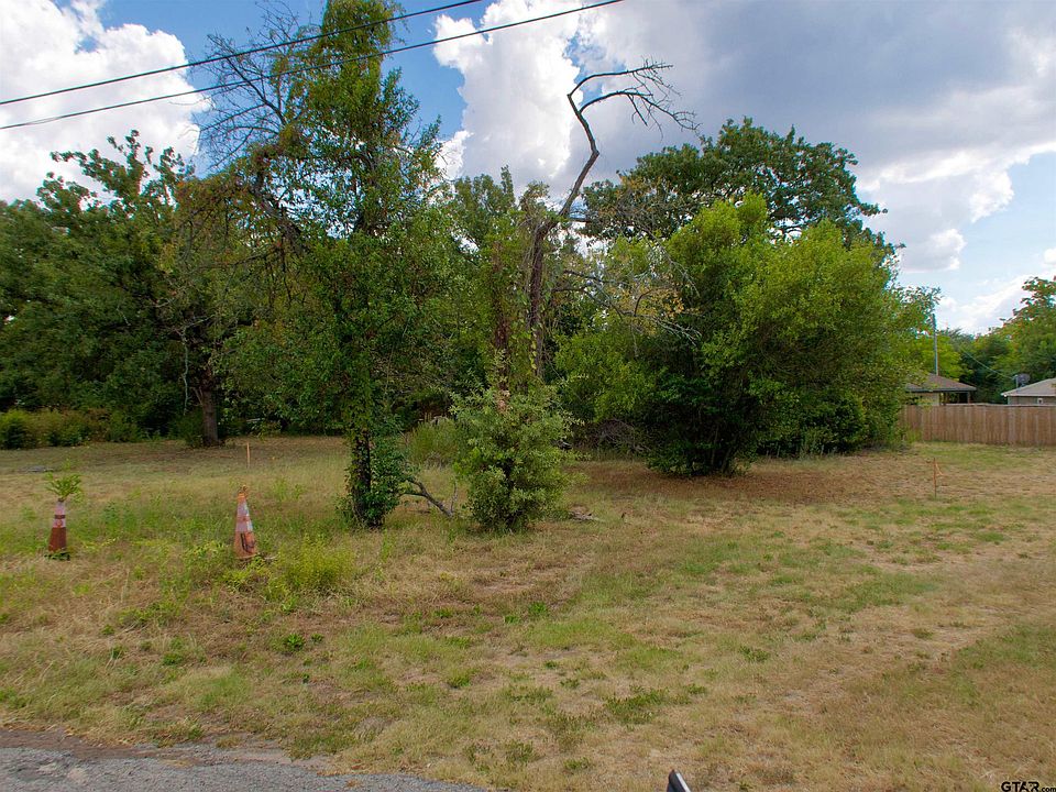 2nd image of 3104 Carden Ln