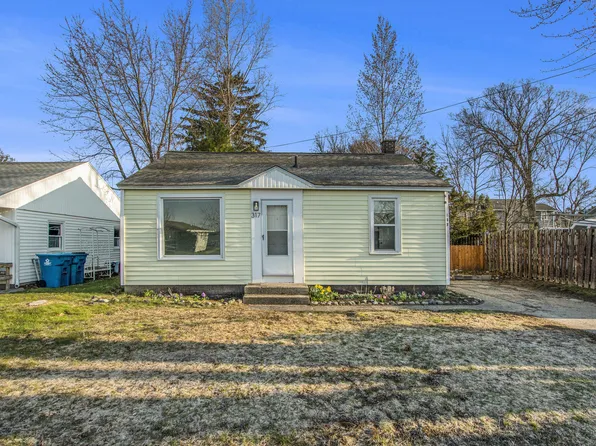 317 South St, Spring Lake, MI 49456