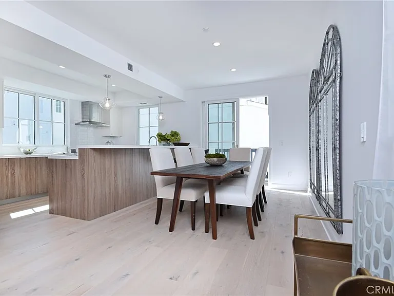 4641 Cahuenga Blvd — Photo 16