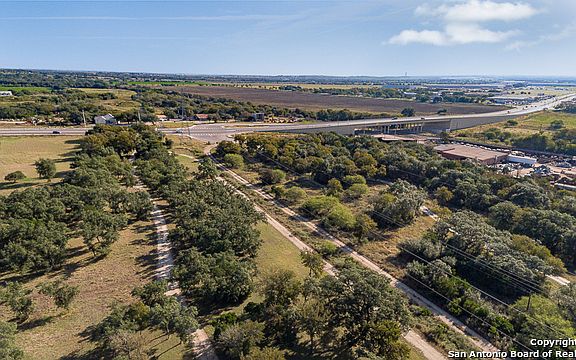 4th image of 1621 Fm 306