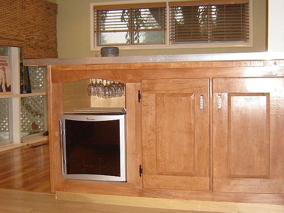 Wine Cooler/Eating Bar