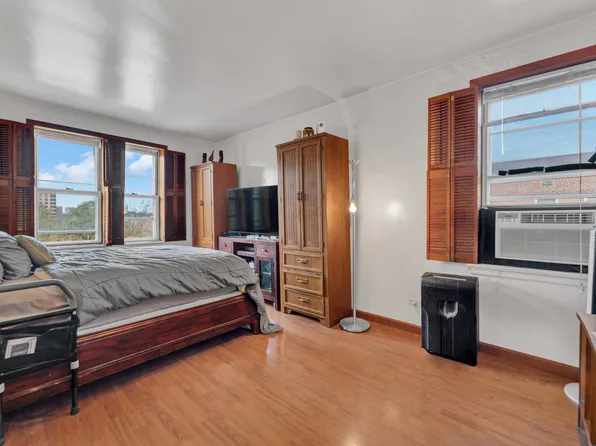 800 Grand Concourse image 2 of 19