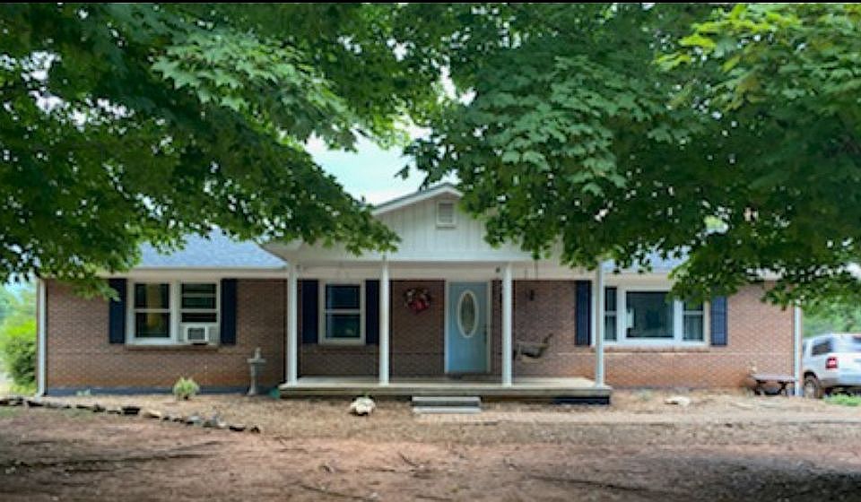 1st image of 108 Dogwood Ln