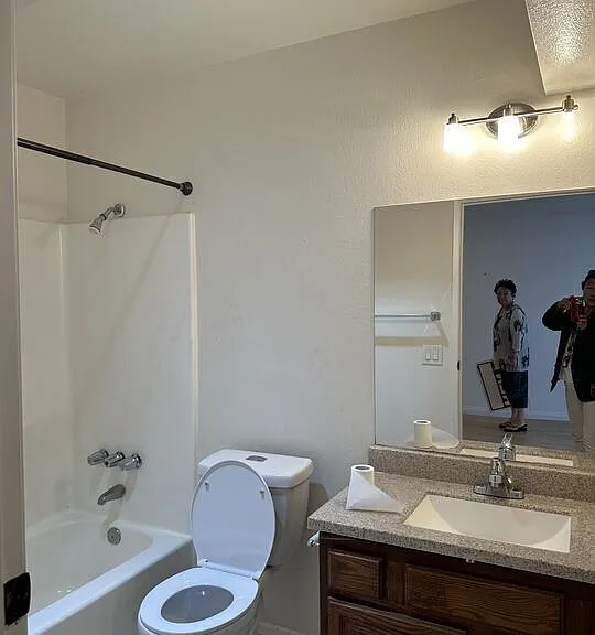 955 S Normandie Ave #103 — Photo 4