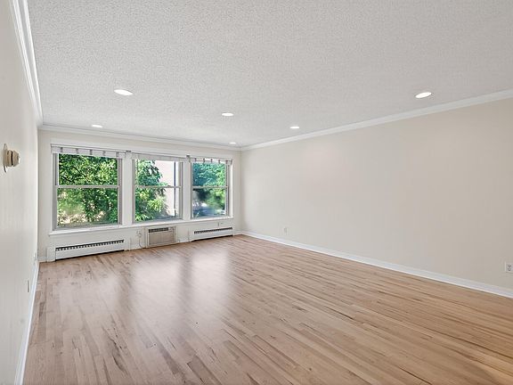 4th image of 821 Douglas Ave APT 204