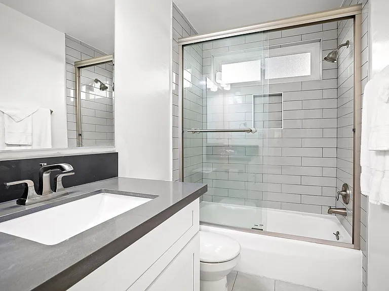 Kling Trio Apartments — Photo 28