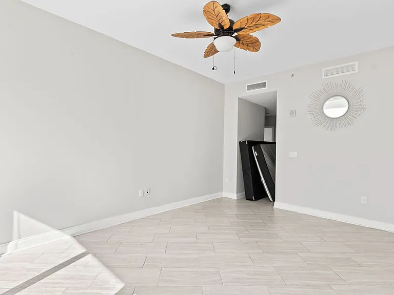 241 Riverside Dr #2610 — Photo 16
