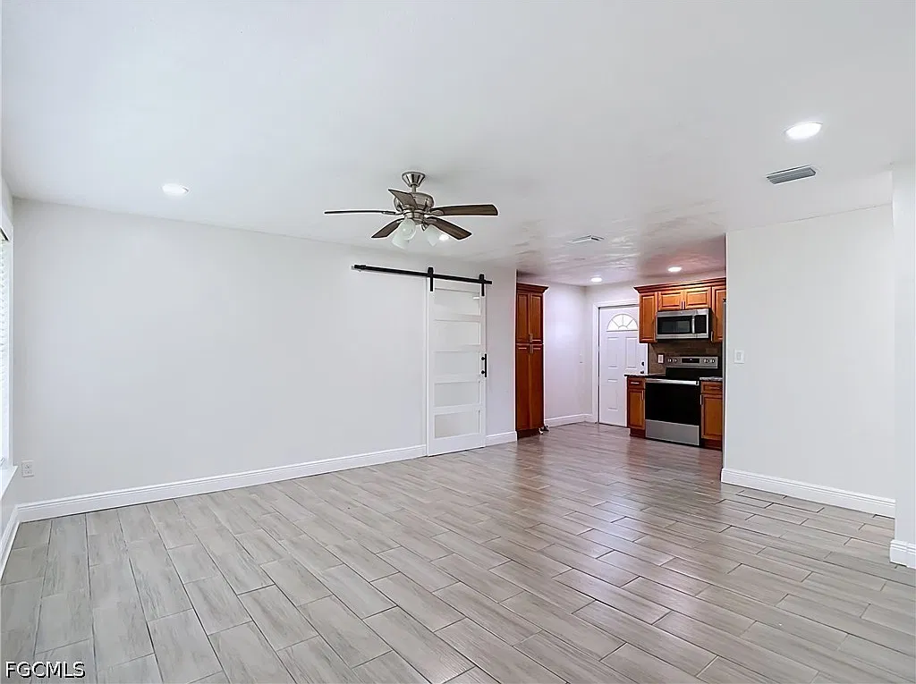 3 bed, 2.0 bath, 1102 sqft, $2,200 — Photo 3