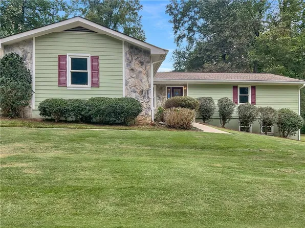 951 Marion Ct, Lithia Springs, GA 30122