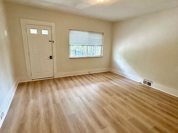 4th image of 77 Maplewood St